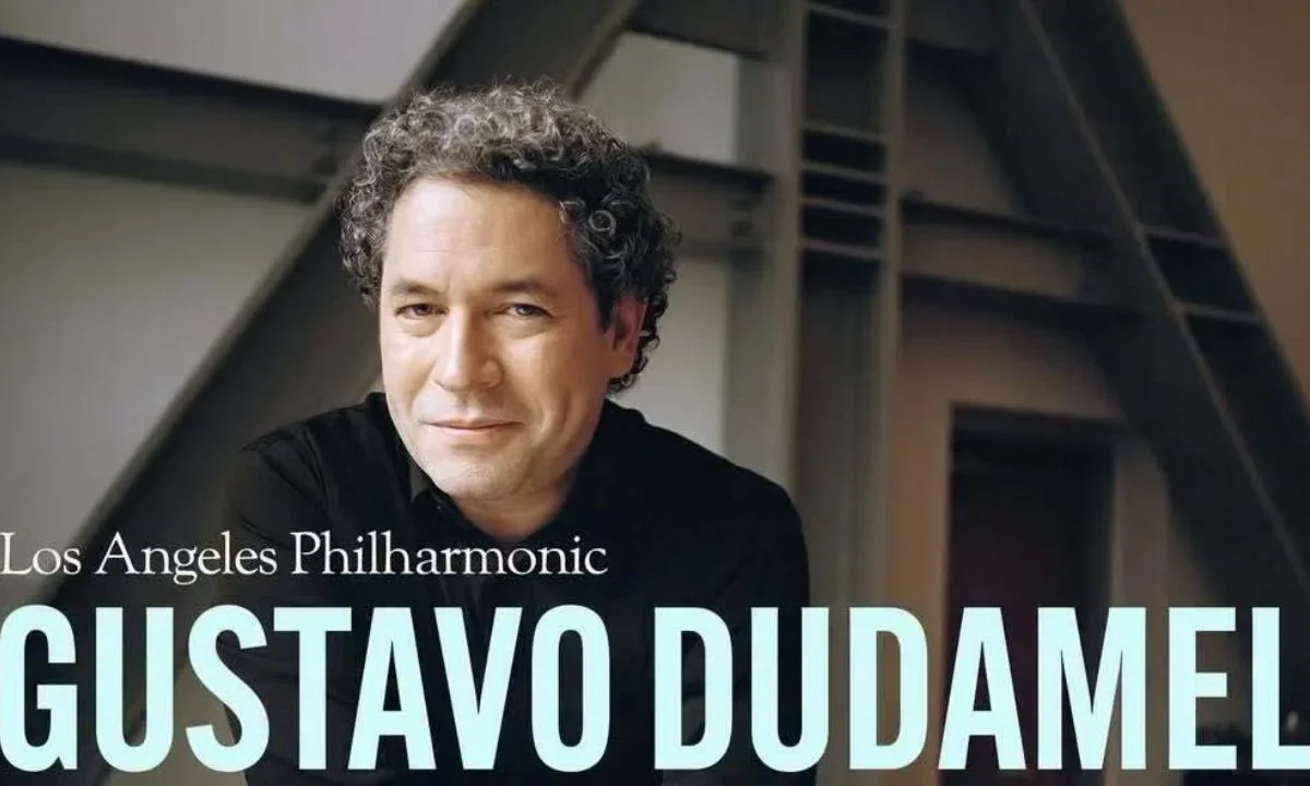 Ante unas 17 mil personas, Gustavo Dudamel combinó su despedida con un llamado de apoyo a los afectados por los sismos en Venezuela.