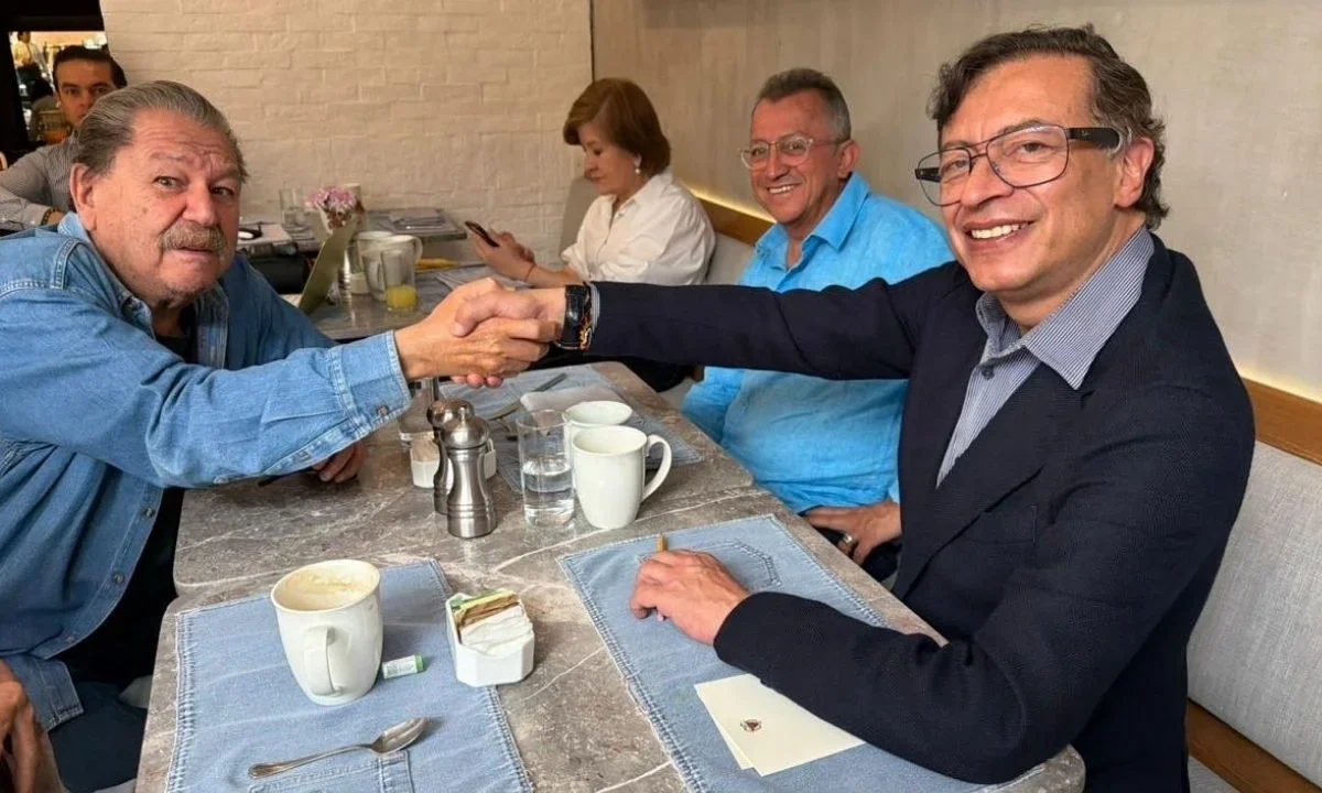 El expresidente de Colombia, Gustavo Petro, reapareció en México tras su mandato y anunció la publicación de un nuevo libro.
