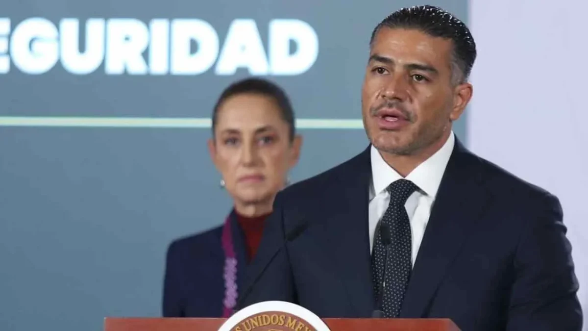 Omar García Harfuch participa en una conferencia de la DEA en Argentina.