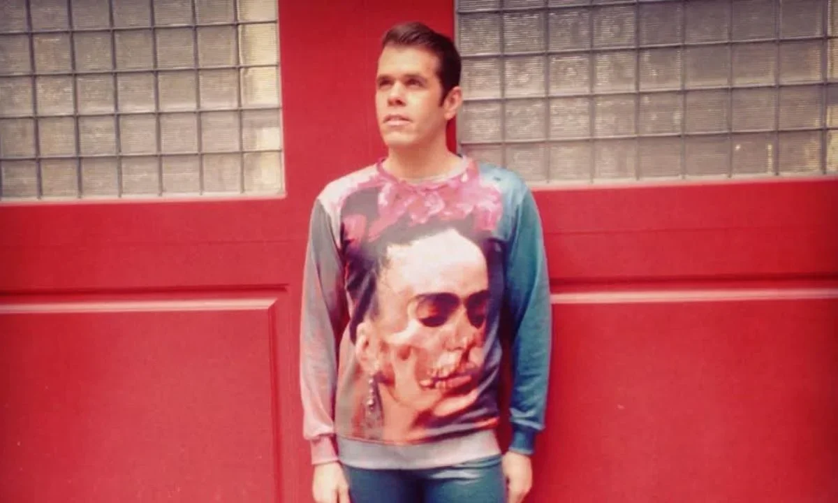 Perez Hilton, bloguero estadounidense de espectáculos, se autolesionó y lo mostró en un live por lo que tuvieron que hospitalizarlo.