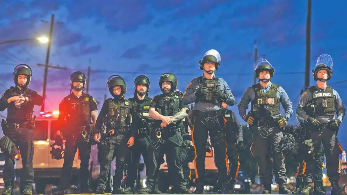 El ICE detuvo a 49 mil 571 personas, un alza de 15 por ciento frente a junio.