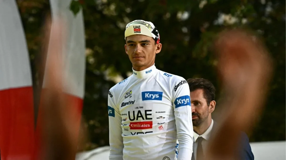 Isaac del Toro está listo para volver a subirse a la bicicleta con el UAE Team Emirates el próximo 16 de agosto en Hamburgo, Alemania.