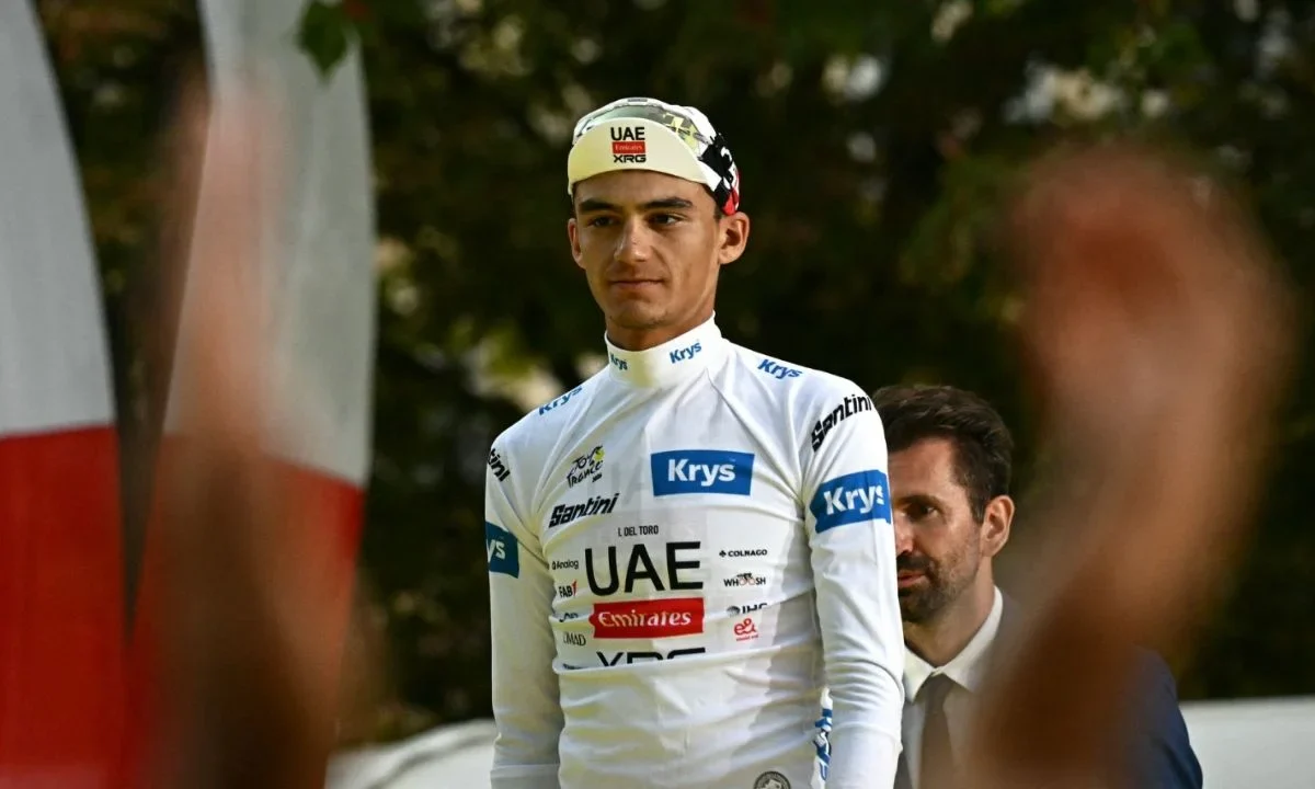Isaac del Toro está listo para volver a subirse a la bicicleta con el UAE Team Emirates el próximo 16 de agosto en Hamburgo, Alemania.