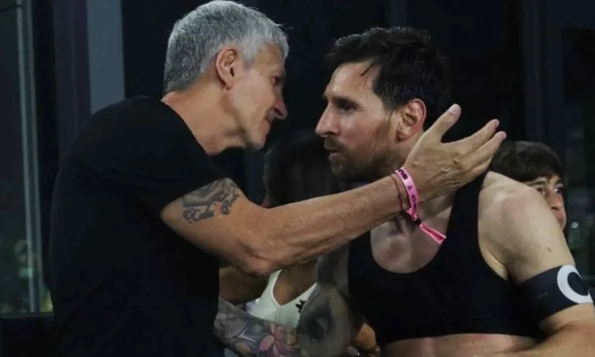 El futbolista Lionel Messi llegó a Argentina para despedirse de su padre.