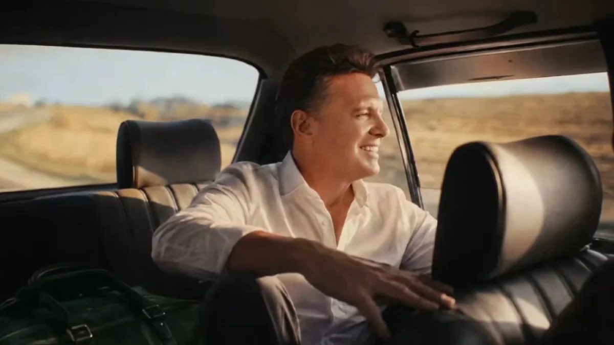 Luego de reportes que indicaban que el cantante pasaba por un momento delicado de salud, Luis Miguel reapareció en un comercial.