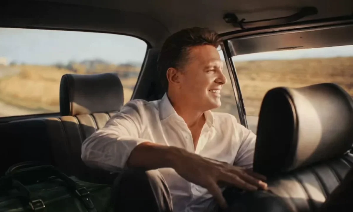 Luego de reportes que indicaban que el cantante pasaba por un momento delicado de salud, Luis Miguel reapareció en un comercial.