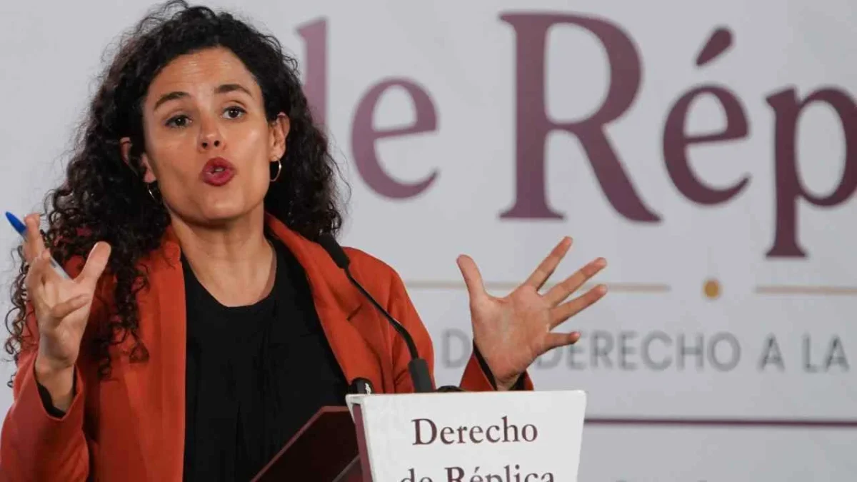 La consejera jurídica de presidencia, Luisa Alcalde, niega una lista negra de periodistas.