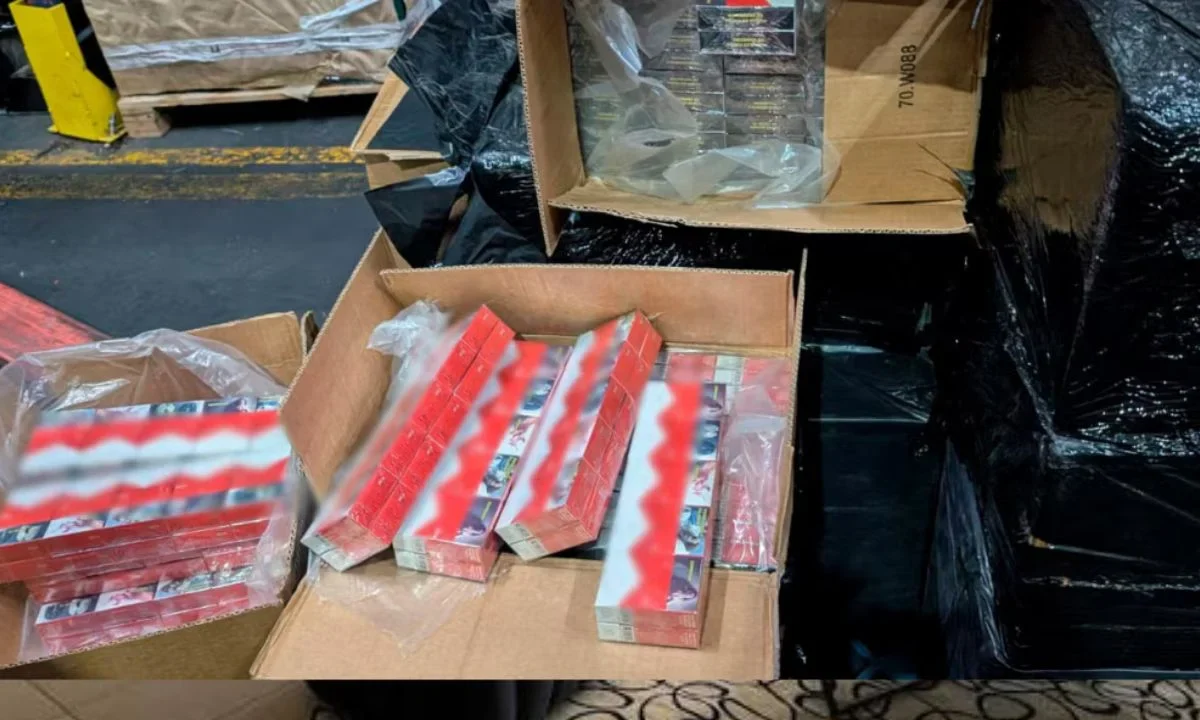 Personal de Aduanas y de la Semar aseguró cuatro embarques con más de 5.8 millones de cigarros apócrifos procedentes de Singapur y Sri Lanka en el AICM.