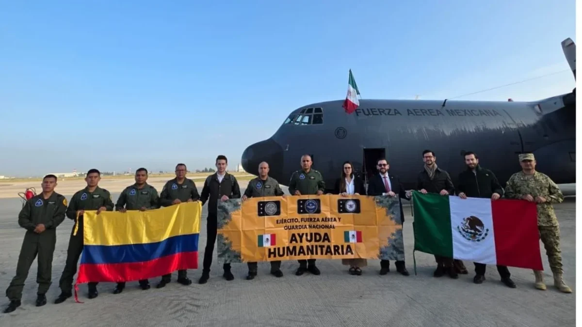 México envió 58.8 toneladas de despensas y medicamentos, además de personal del Ejército, para apoyar las labores de rescate en Colombia tras el sismo.