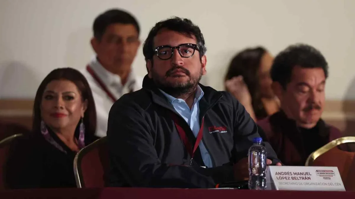El partido de Morena deslinda a 'Andy' López Beltrán de huachicol fiscal.