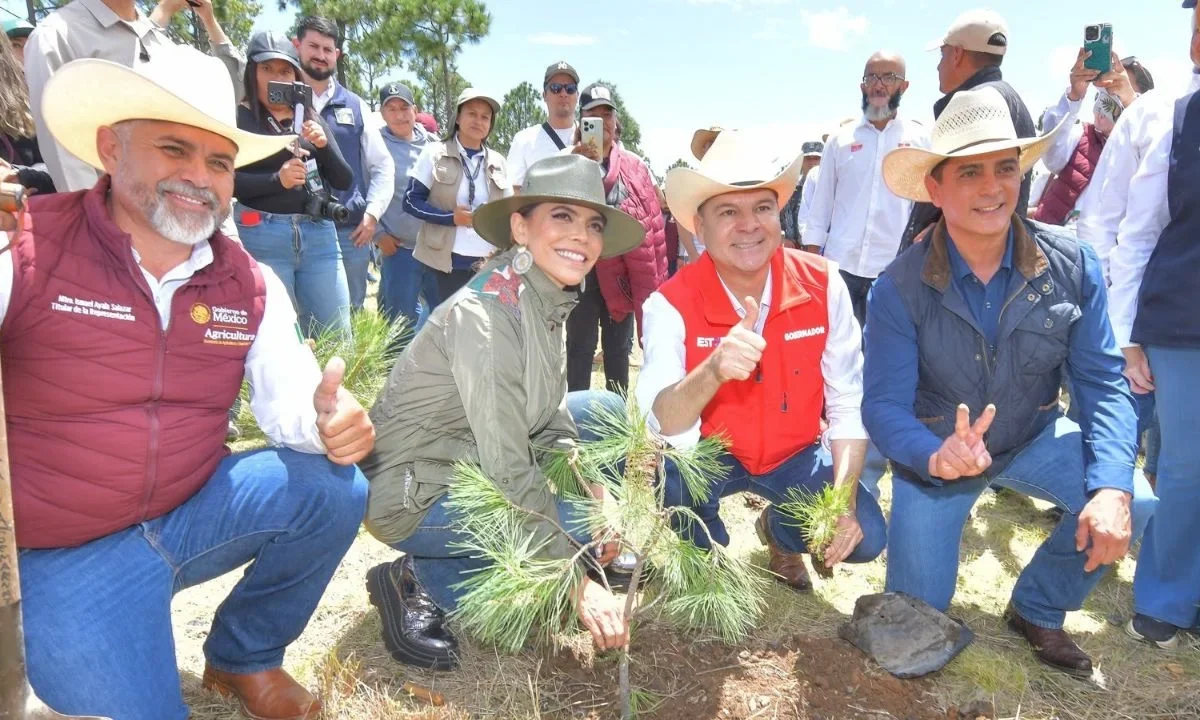 Olivia Salomón, directora de Lotería Nacional, acompañó al gobernador de Durango, en el arranque de la Jornada Nacional de Reforestación.