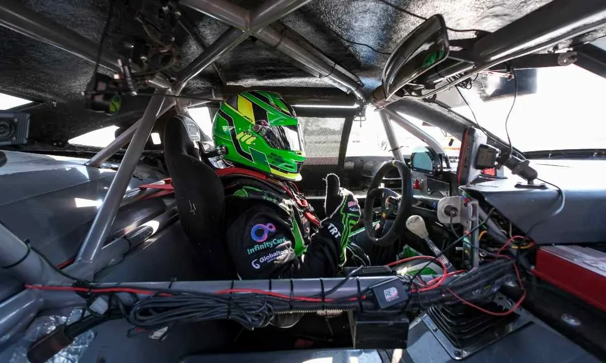 Pilotos resaltan el crecimiento del automovilismo en México.