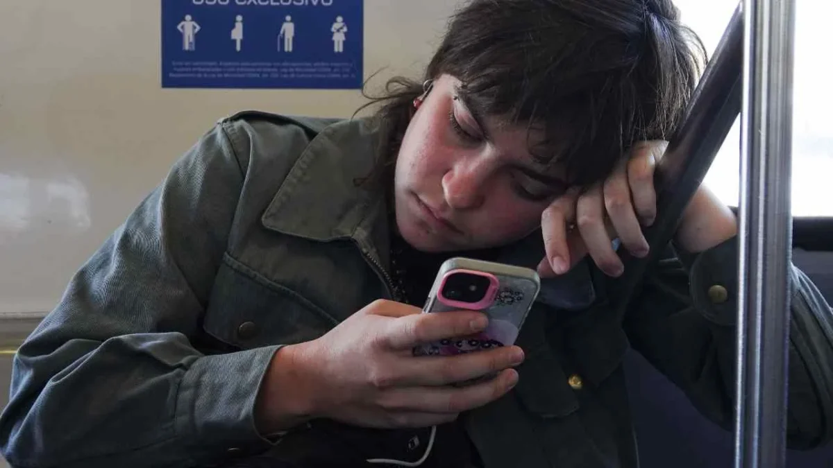 Proponen medidas contra la violencia digital a mujeres en la CDMX.