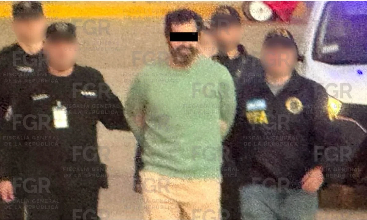 La Semar determinó destituir a Fernando Farías Laguna, acusado de liderar una red de huachicol fiscal, días antes de localizarlo en Argentina