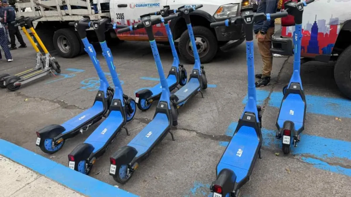 Retiran 200 scooters eléctricos en la alcaldía Cuauhtémoc por obstrucción de espacios.