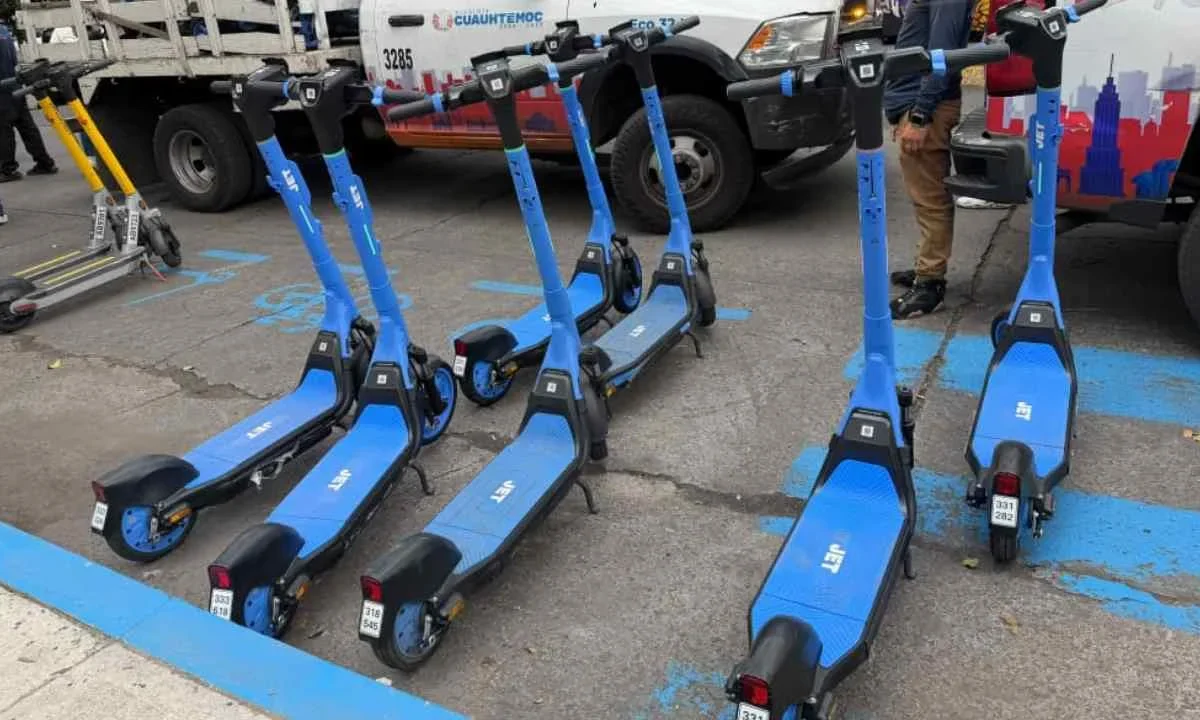 Retiran 200 scooters eléctricos en la alcaldía Cuauhtémoc por obstrucción de espacios.