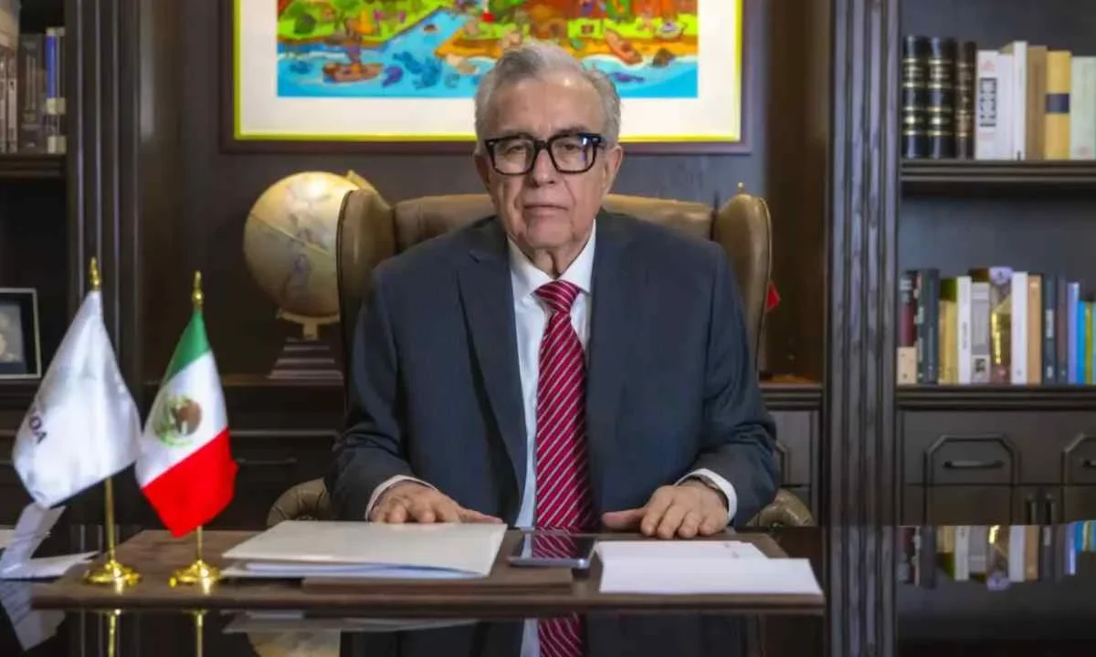 El gobernador Rubén Rocha Moya presentó una solicitud de licencia temporal con carácter indefinido.