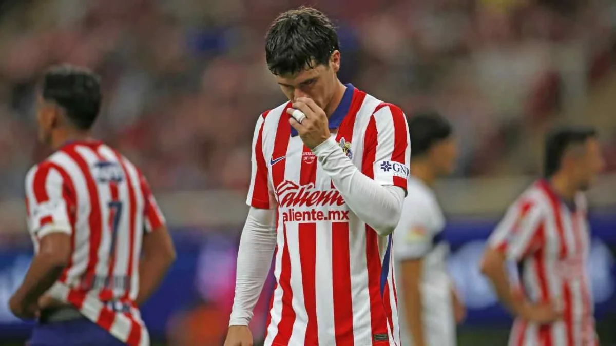 La Liga MX informó que se retrasa el inicio del partido entre Chivas y Xolos, debido a condiciones climatológicas.