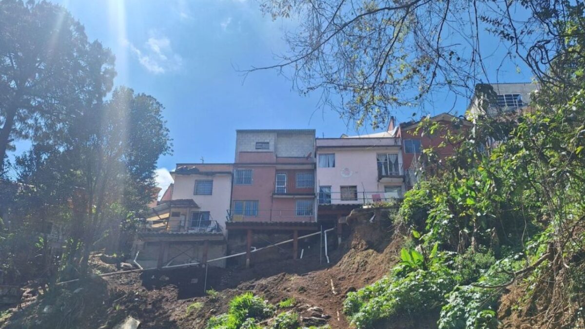 Claudia Sheinbaum pidió investigar la construcción de viviendas en el Área Natural Protegida de la Cuenca Hidrográfica del Río Necaxa.
