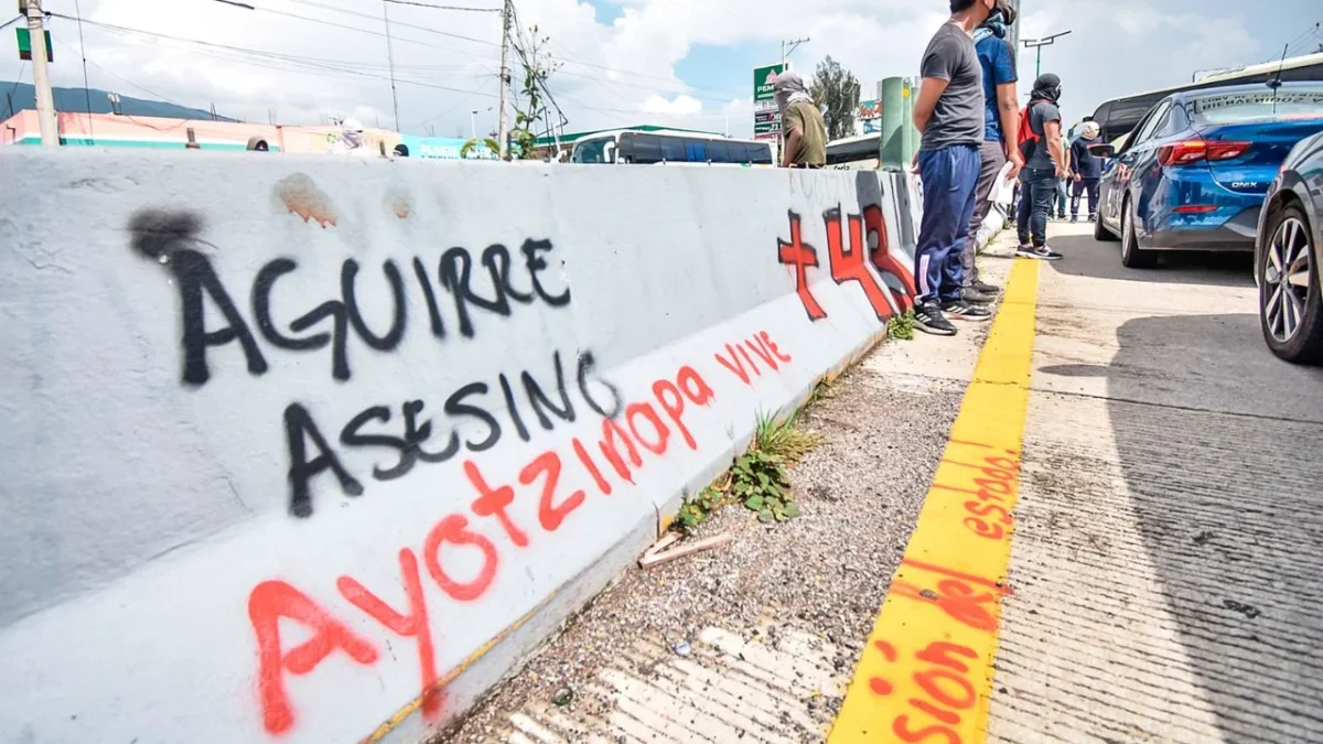 FGR acusa al exgobernador Ángel Aguirre de ordenar la desaparición de videos que registraron la detención de los 43 normalistas de Ayotzinapa.