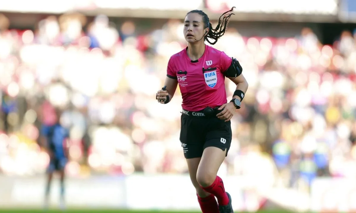 Tras las críticas por su trabajo arbitral en el Querétaro vs Tigres, Katia Itzel García respondió: ‘Me vienen a convidar tanta mier*’.
