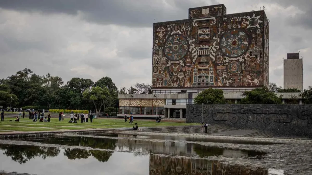 La UNAM arranca su examen de control presencial este miércoles, mientras juzgadores admiten los primeros amparos.