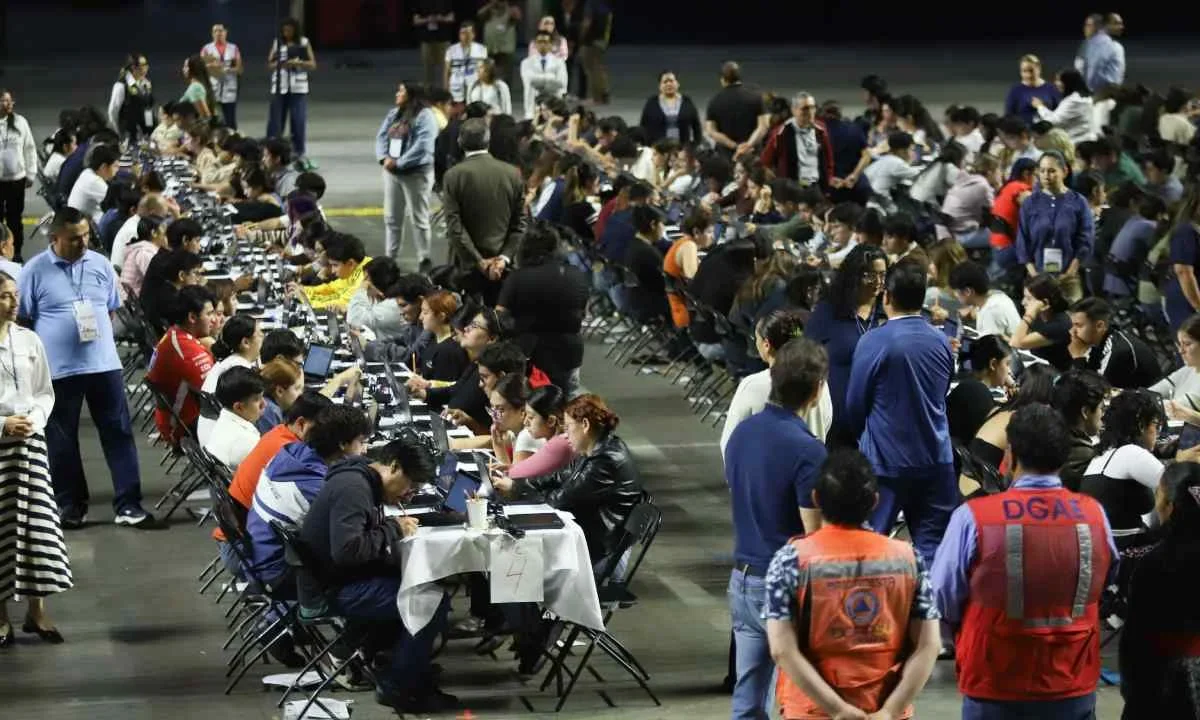 Uso de celular y lentes con cámara, entre incidencias en examen de control de la UNAM, aseguró el rector.