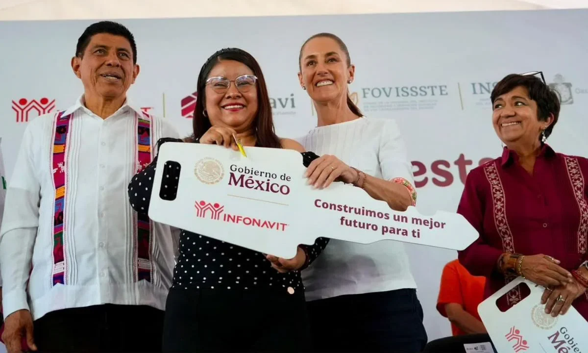 Sheinbaum encabezó la entrega de 68 viviendas del Infonavit en Huajuapan de León, Oaxaca, como parte del Programa Vivienda para el Bienestar.
