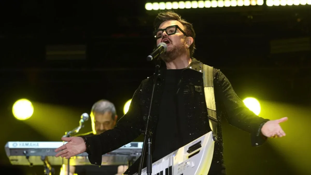 Aleks Syntek explota con sus fans en la celebración del Grito de Independencia