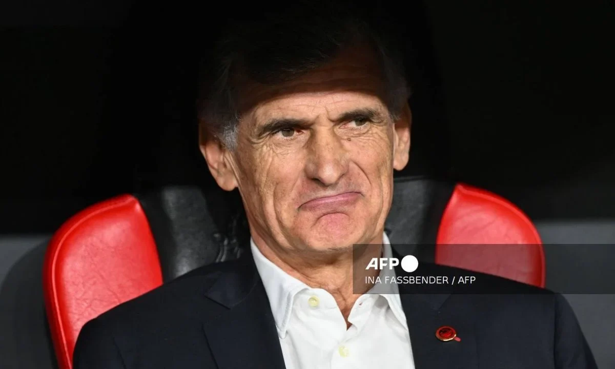 Armando González se queda sin entrenador en Grecia
