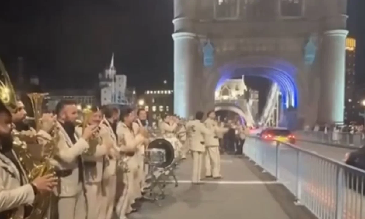 Banda El Recodo arma 'pachangón' en Londres y los retira la policía