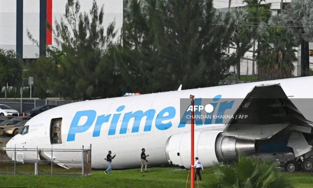 Cinco muertos en accidente de avión de carga que se salió de pista en Miami