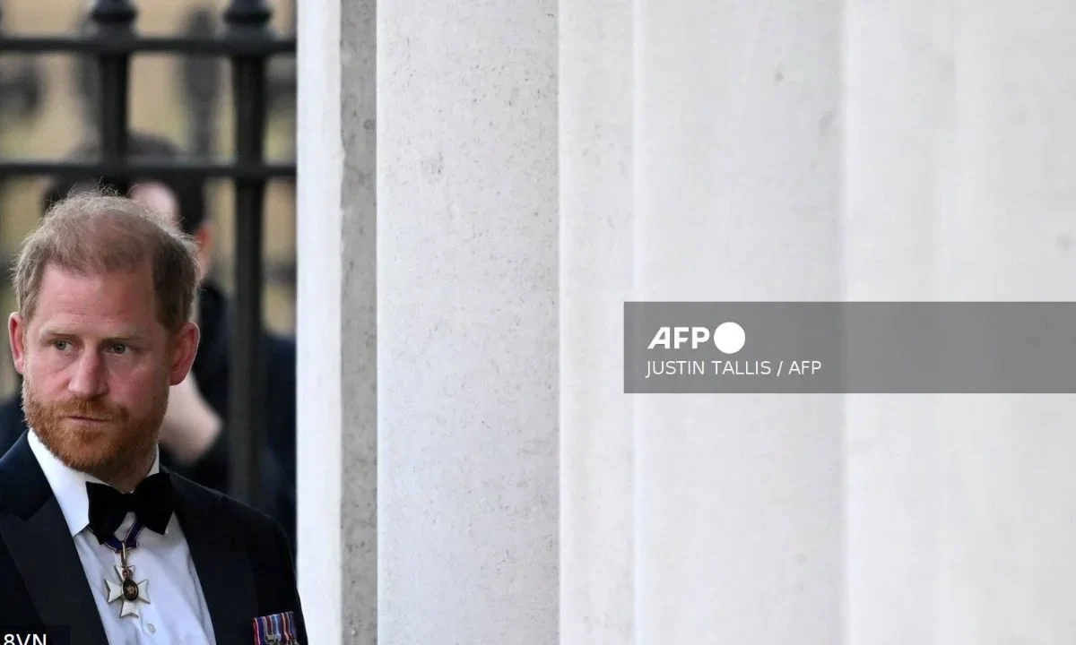 El príncipe Enrique reaparece en público tras su regreso al Reino Unido