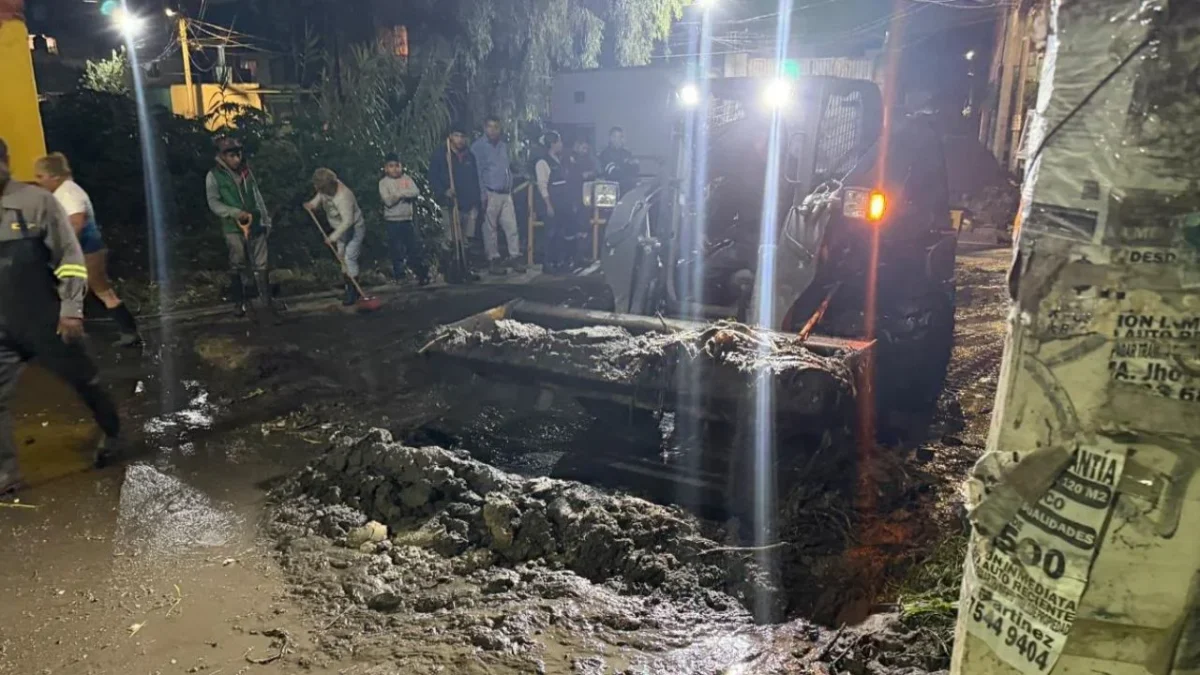 Fuerte lluvia colapsa vialidades primarias y calles en Ecatepec