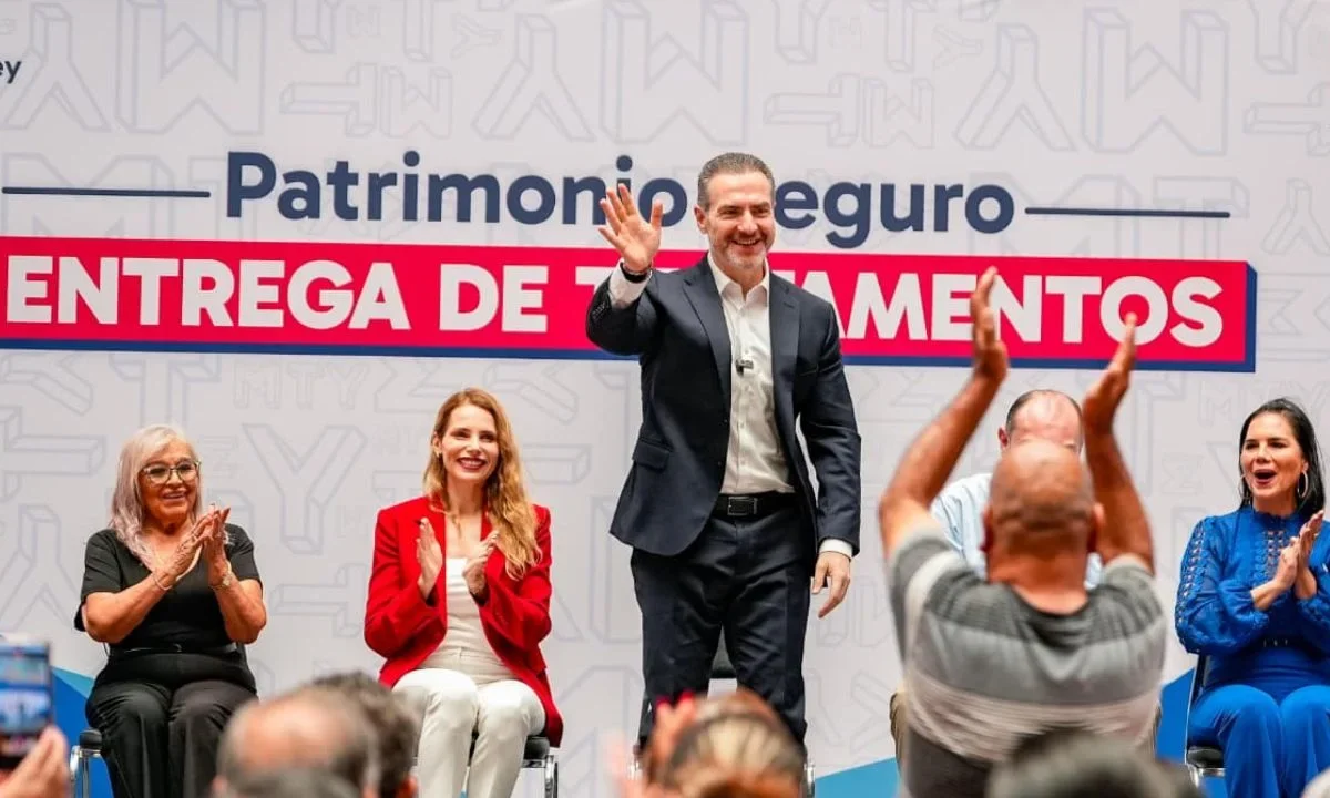 Monterrey realiza entrega de testamentos a 280 personas