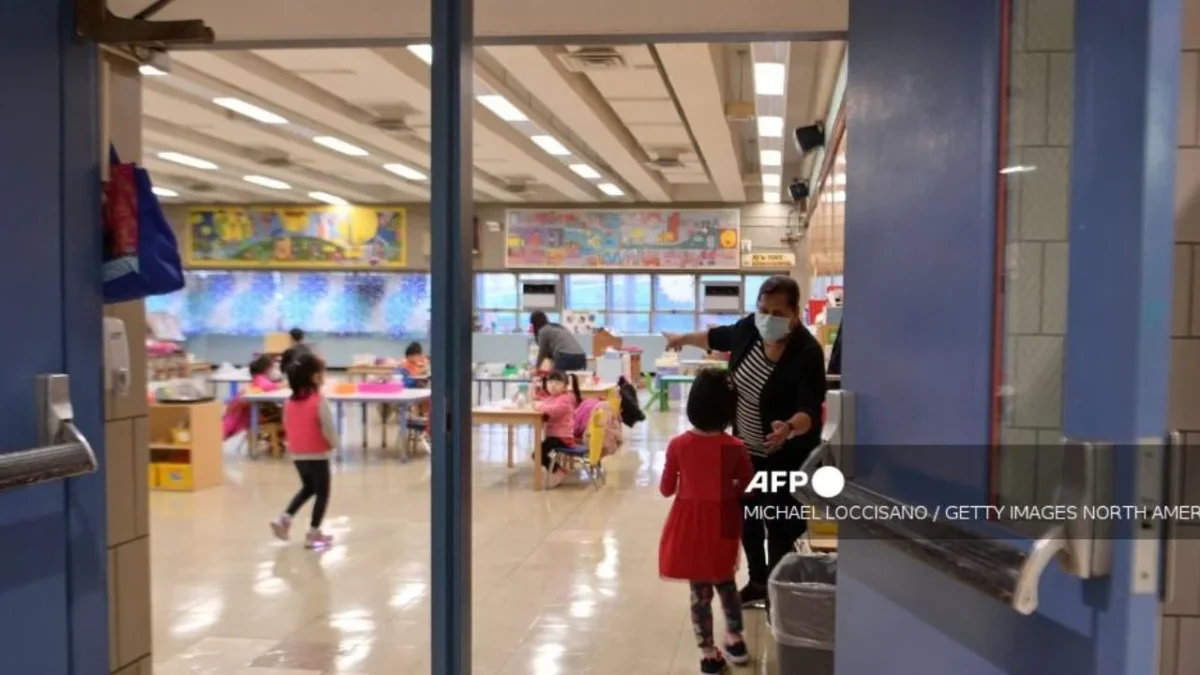 Reportan que príncipe Enrique y Meghan cambian a sus hijos de escuela en Inglaterra por seguridad