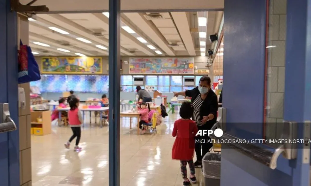 Reportan que príncipe Enrique y Meghan cambian a sus hijos de escuela en Inglaterra por seguridad