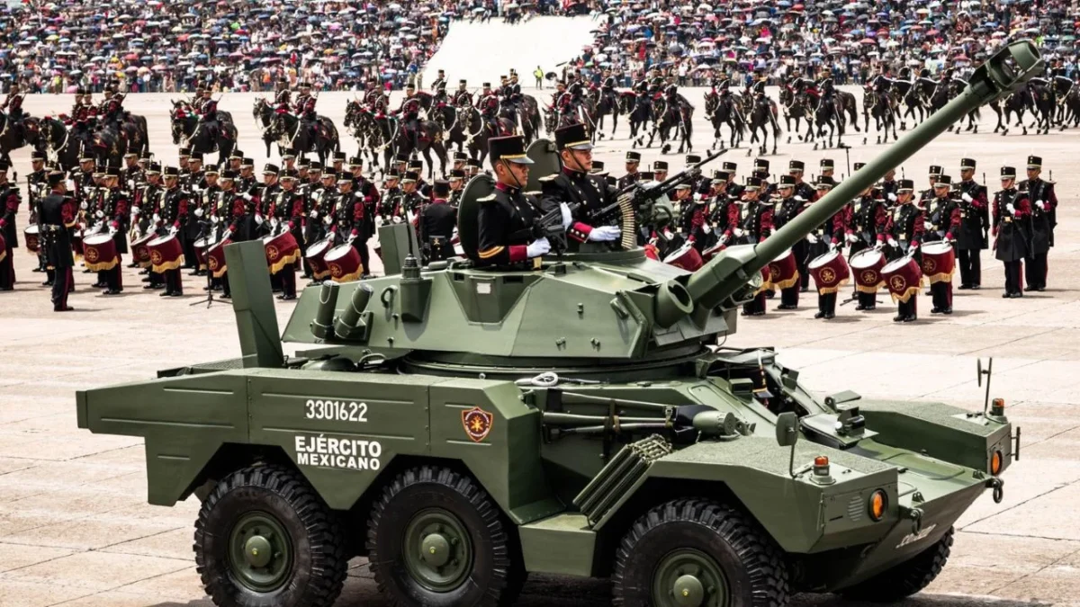 Sheinbaum celebra el 50 aniversario del Colegio Militar, llama a cadetes recordar que 'la Patria es Primero'