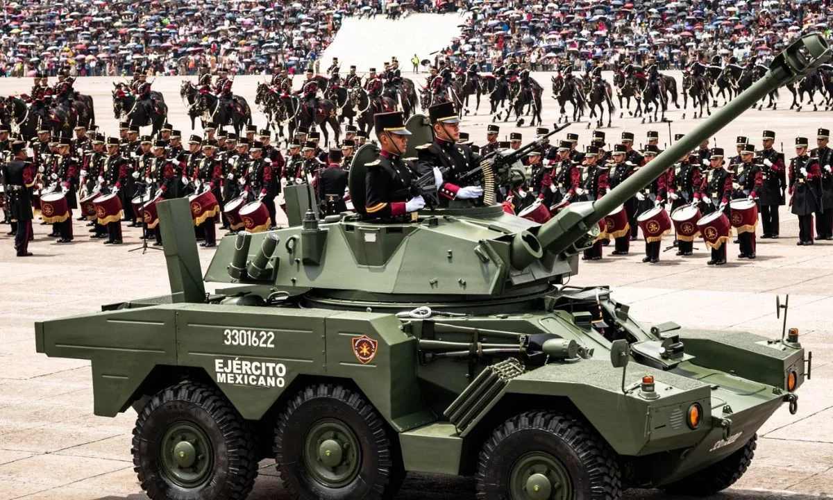 Sheinbaum celebra el 50 aniversario del Colegio Militar, llama a cadetes recordar que 'la Patria es Primero'
