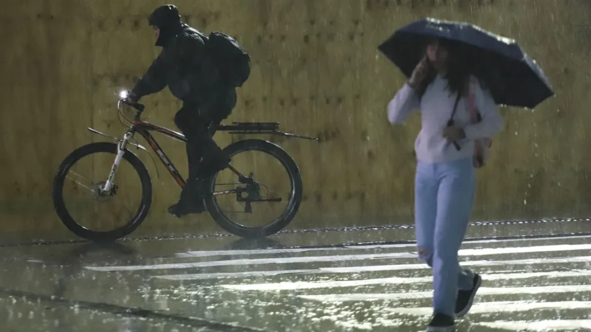 Ocho alcaldías de CDMX mantienen activas alertas amarillas por caída de lluvia, granizo y fuertes rachas de viento la noche de este viernes.