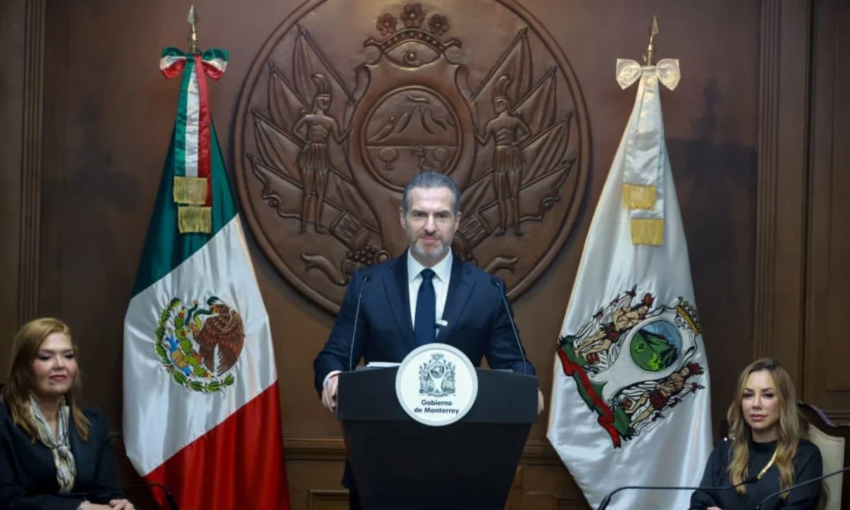 El alcalde Adrián de la Garza Santos presentó ante el cabildo su segundo informe de resultados en beneficio del municipio de Monterrey.