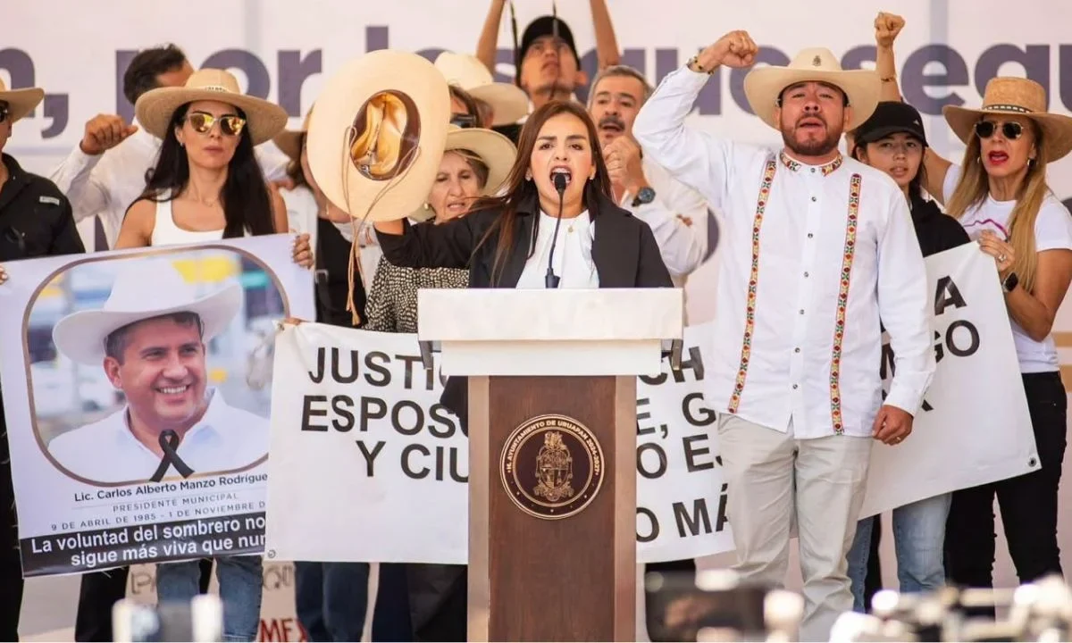 La Fiscalía General del Estado (FGE) de Michoacán elevó la presión sobre la alcaldesa de Uruapan, Grecia Quiroz García.