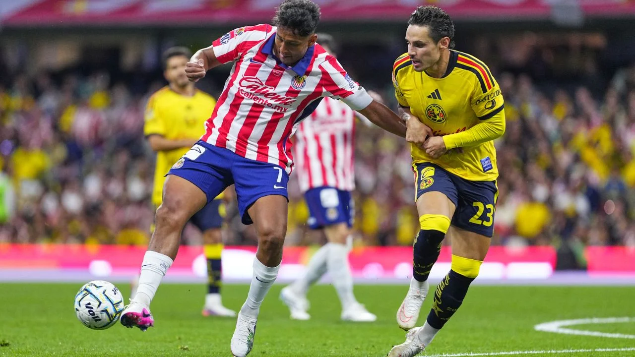 Borja salva al América en el clásico nacional y empata 2-2 a Chivas