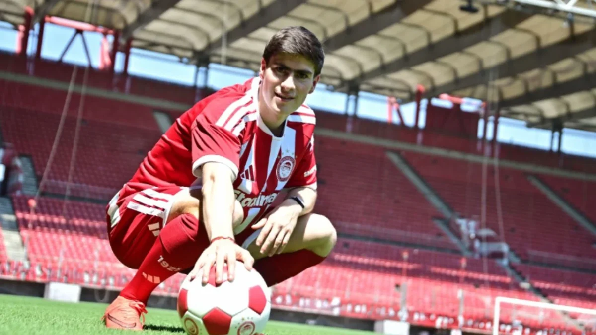 Armando 'La Hormiga' González nuevamente jugó como titular con el Olympiacos en el segundo partido correspondiente a la Copa de Grecia.