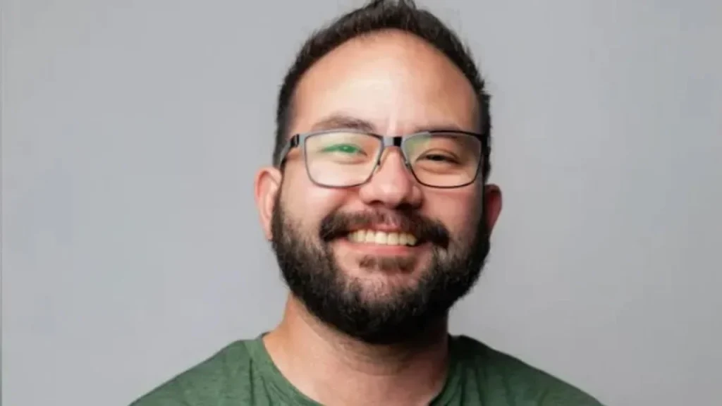 Asesinan a ejecutivo de The New York Times, policía apunta a sus suegros como sospechosos