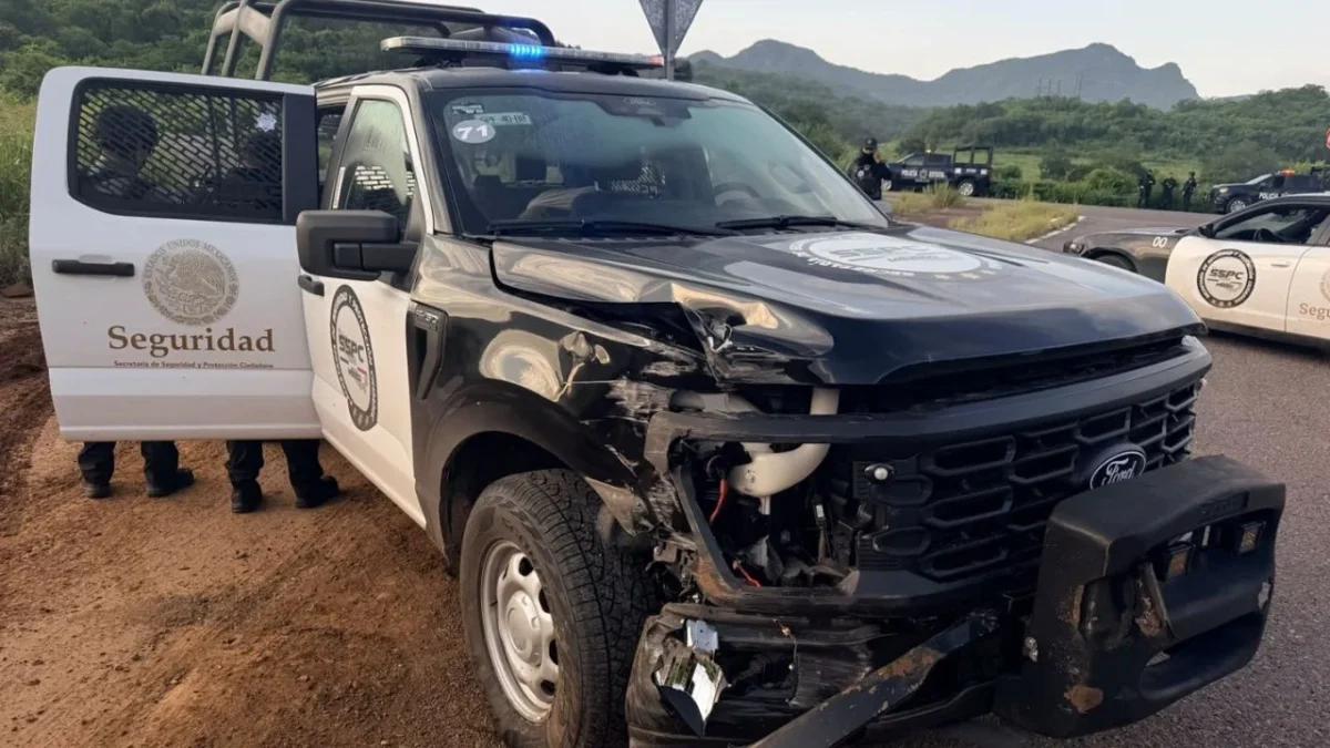 Sujetos armados atacaron a agentes federales sobre la carretera federal México 15 en Sinaloa, hay cuatro detenidos.