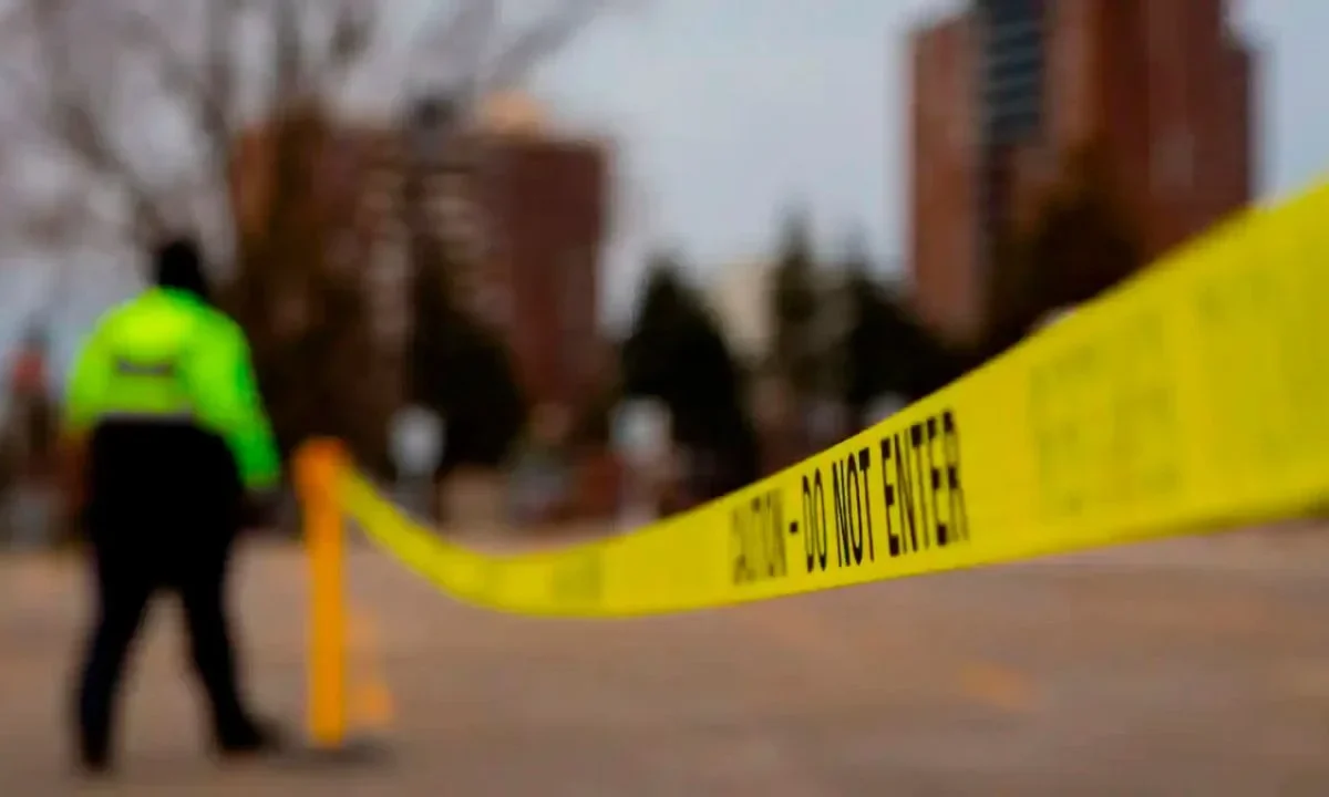 Varias personas resultaron lesionadas, entre ellas 2 elementos de la policía municipal, durante una balacera en el centro de Minneapolis.