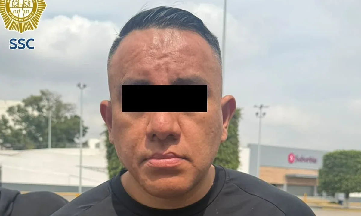 Elementos de la SSC capitalina detuvieron a Juan N, alias 'El Bola', ligado con la extorsión a comerciantes en la zona de La Merced.