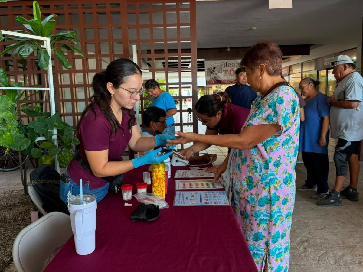 Jornada gratuita de atención integral a 38 adultos mayores y acciones de detección, orientación, promoción y prevención en Campeche.