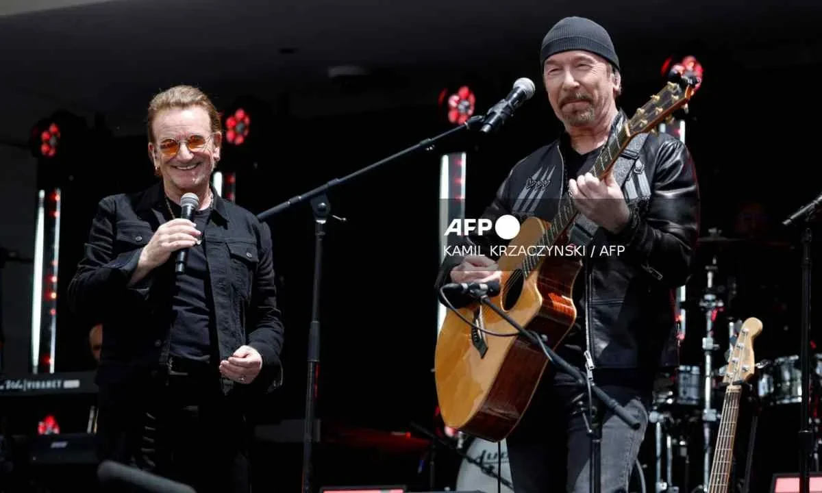 U2 anunció su nuevo disco "Carnaval de Luz" que saldrá el 25 de septiembre.